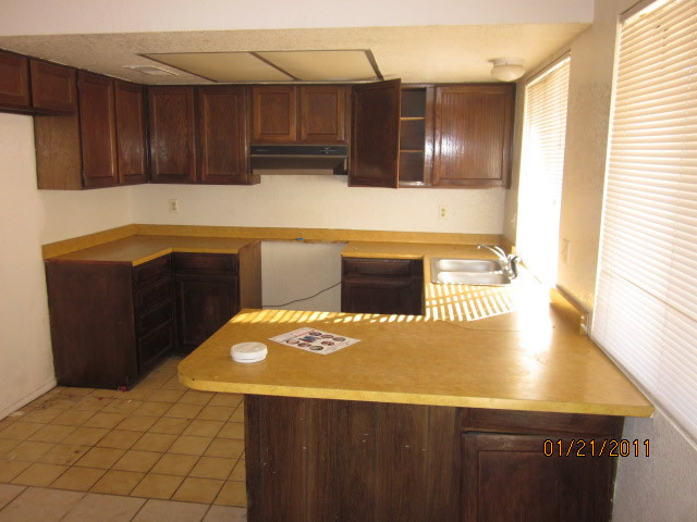 8735 West Osborn Road Phoenix, AZ 85037 - Photo 2 of 14 KITCHEN