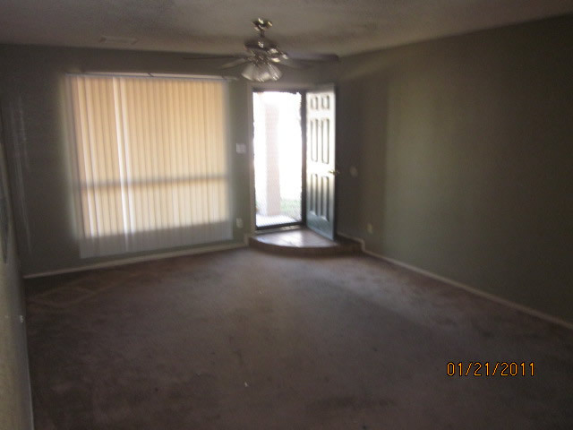 8735 West Osborn Road Phoenix, AZ 85037 - Photo 4 of 14 LIVING ROOM