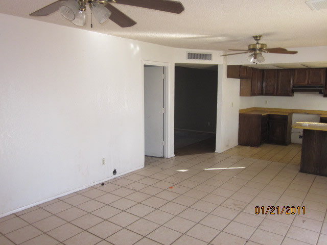 8735 West Osborn Road Phoenix, AZ 85037 - Photo 5 of 14 FAMILY ROOM