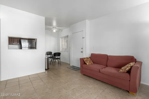 $825 | 1810 East Blacklidge Drive, Unit 123, Tucson, AZ 85719