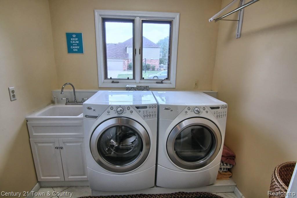 3112 Baypoint Drive Rochester, MI 48309 - Photo 16 of 33 Laundry_Room.jpg