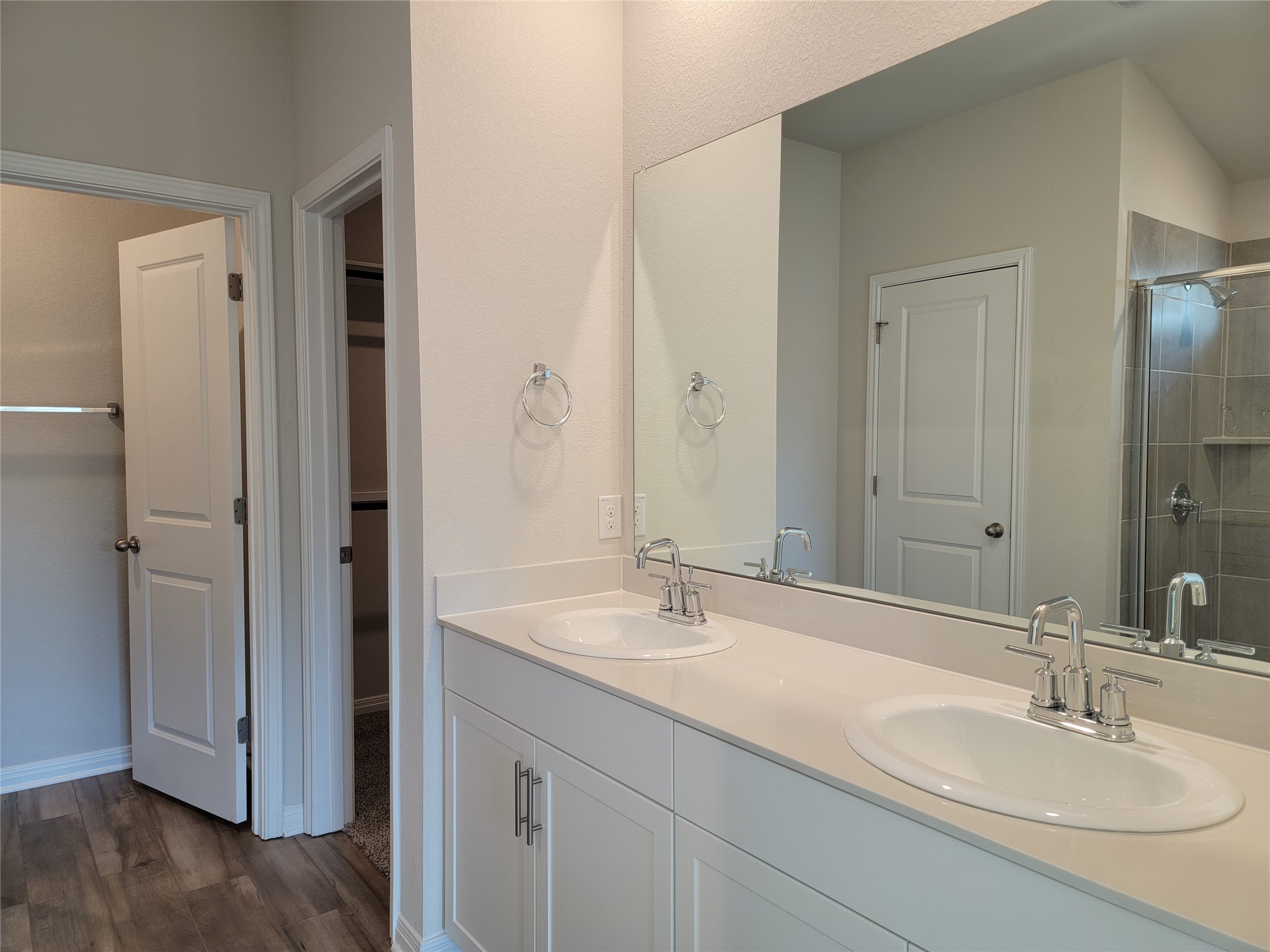 14317 Bryce Lane Manor, TX 78653 - Photo 20 of 26 a bathroom with 2 sink and a mirror