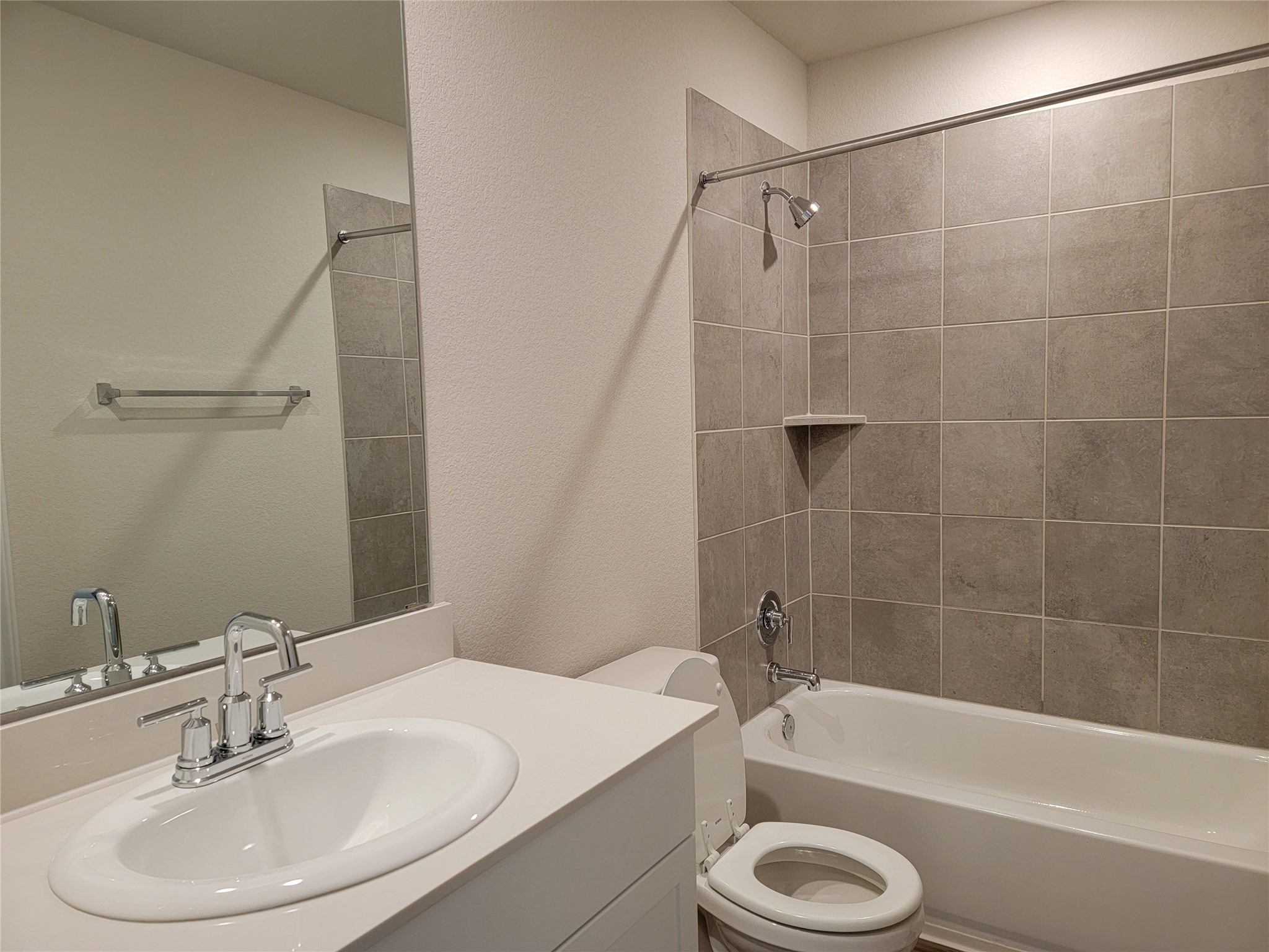 14317 Bryce Lane Manor, TX 78653 - Photo 8 of 26 a bathroom with a sink toilet and bathtub