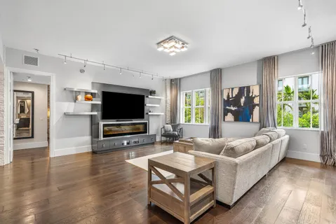 $1,095,000 | 200 Northeast 2nd Avenue, Unit 207, Delray Beach, FL 33444