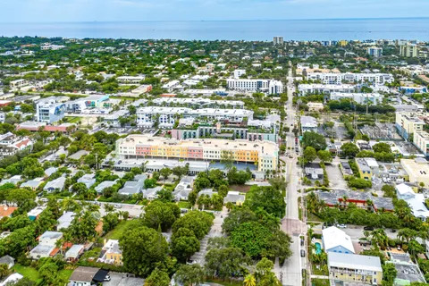$1,095,000 | 200 Northeast 2nd Avenue, Unit 207, Delray Beach, FL 33444