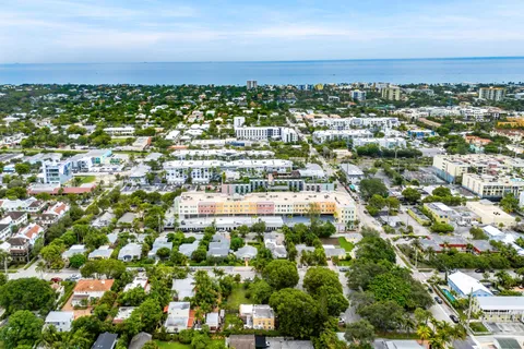 $1,095,000 | 200 Northeast 2nd Avenue, Unit 207, Delray Beach, FL 33444