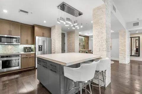 $1,095,000 | 200 Northeast 2nd Avenue, Unit 207, Delray Beach, FL 33444