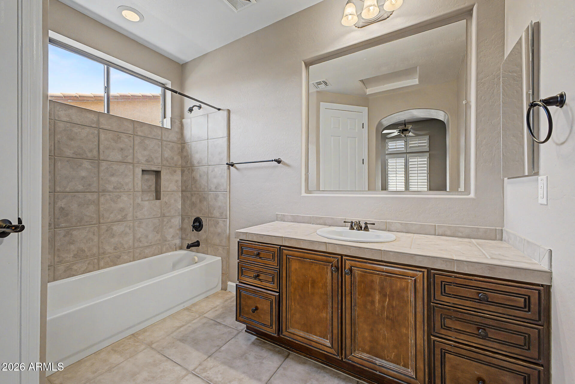 4046 North Silver Ridge Circle Mesa, AZ 85207 - Photo 35 of 61 Guest Bath