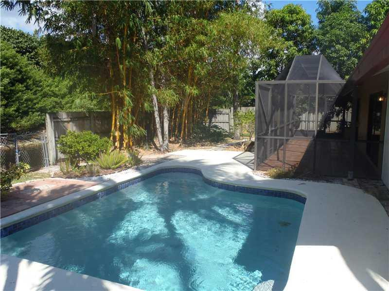 7589 Texas Trail Boca Raton, FL 33487 - Photo 2 of 13 a view of a backyard