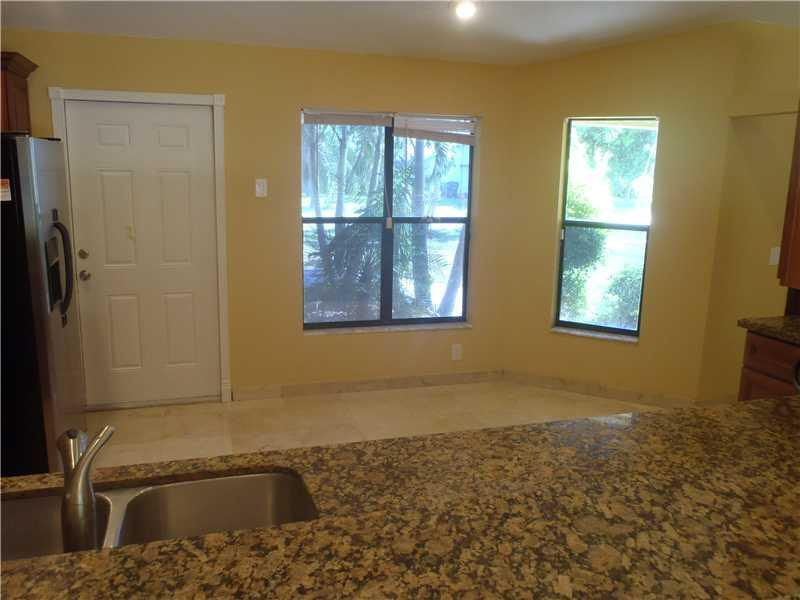 7589 Texas Trail Boca Raton, FL 33487 - Photo 10 of 13 a bathroom with a sink and a bathtub