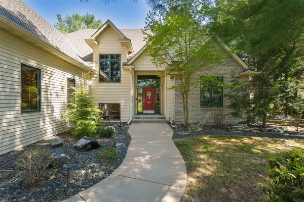 $729,900 | 3521 Glen Way, Eau Claire, WI 54701