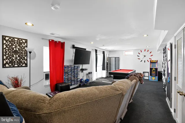 $499,999 | 433 Town Run Lane, Stephens City, VA 22655