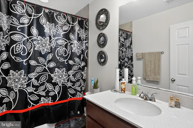 $499,999 | 433 Town Run Lane, Stephens City, VA 22655