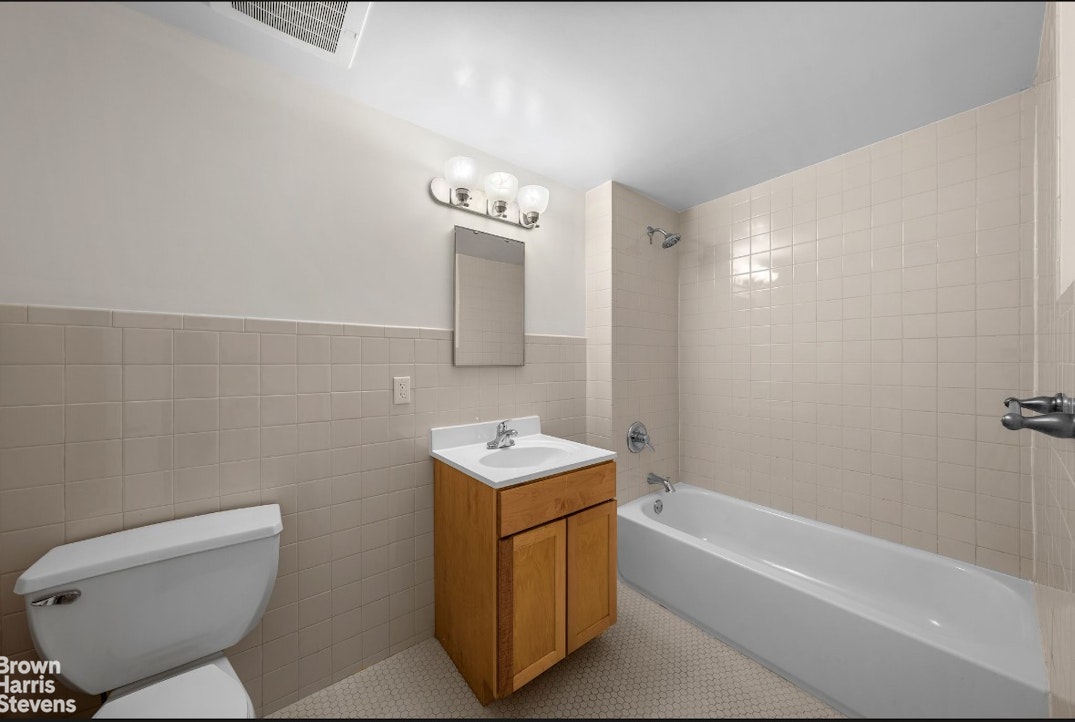 775 Lafayette Avenue, Unit 8B Brooklyn, NY 11221 - Photo 14 of 27 a bathroom with a sink a toilet and bathtub