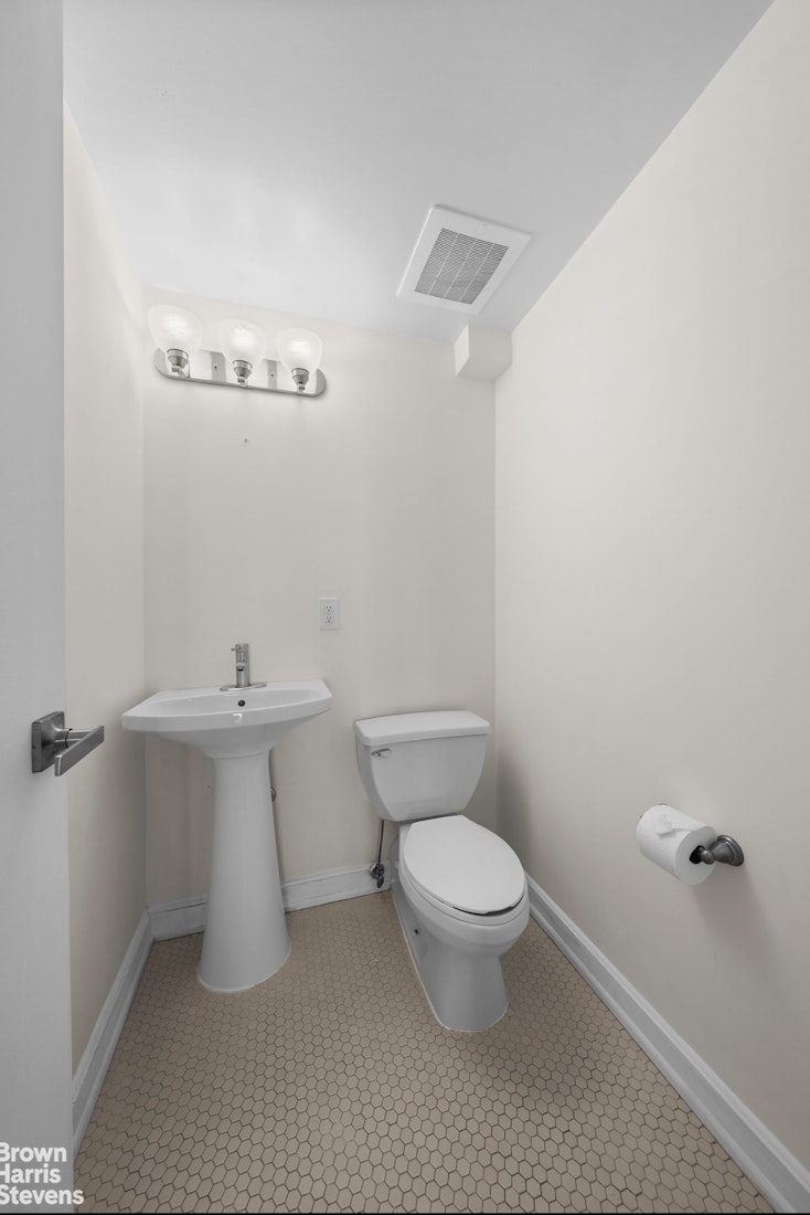 775 Lafayette Avenue, Unit 8B Brooklyn, NY 11221 - Photo 15 of 27 a bathroom with a toilet a sink and mirror