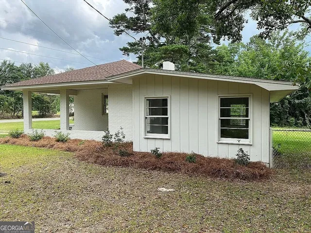 a front view of house with yard