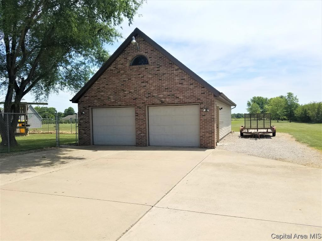3986 Rochester Road Springfield, IL 62712 - Photo 4 of 36