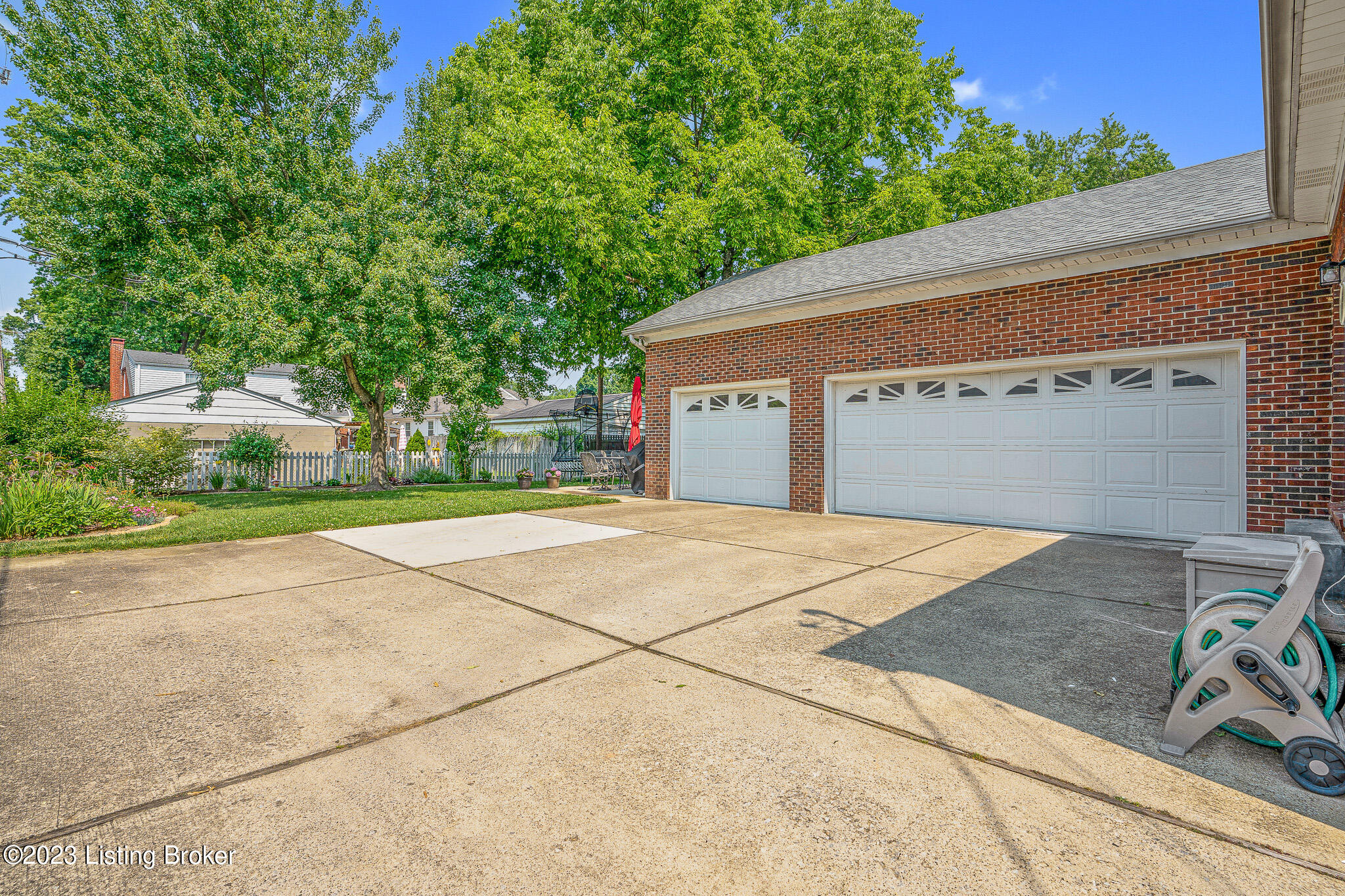306 Ring Road Louisville, KY 40207 - Photo 55 of 70 55 garage out
