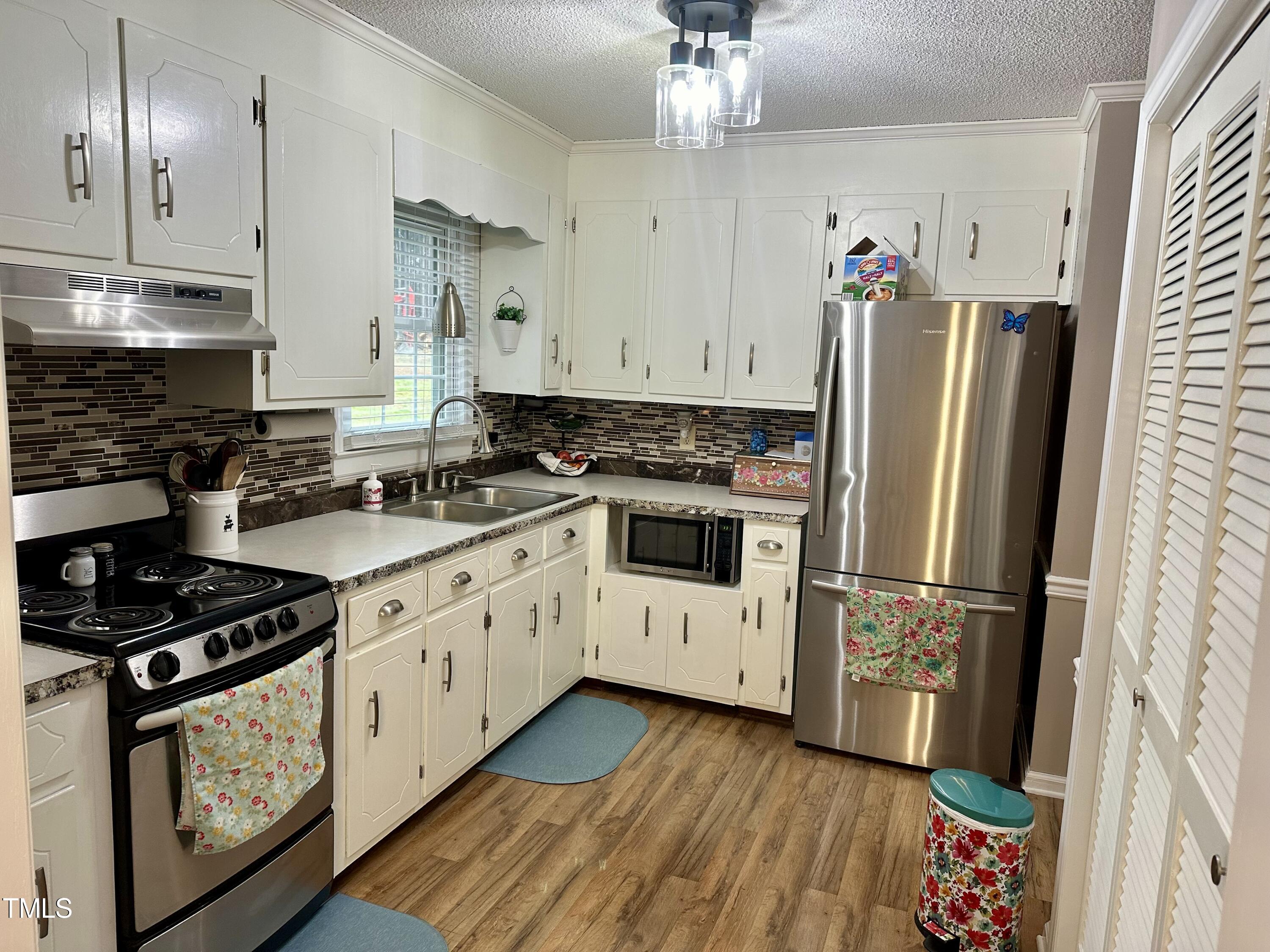 242 Edwards Road Henderson, NC 27537 - Photo 5 of 21 IMG_E1172