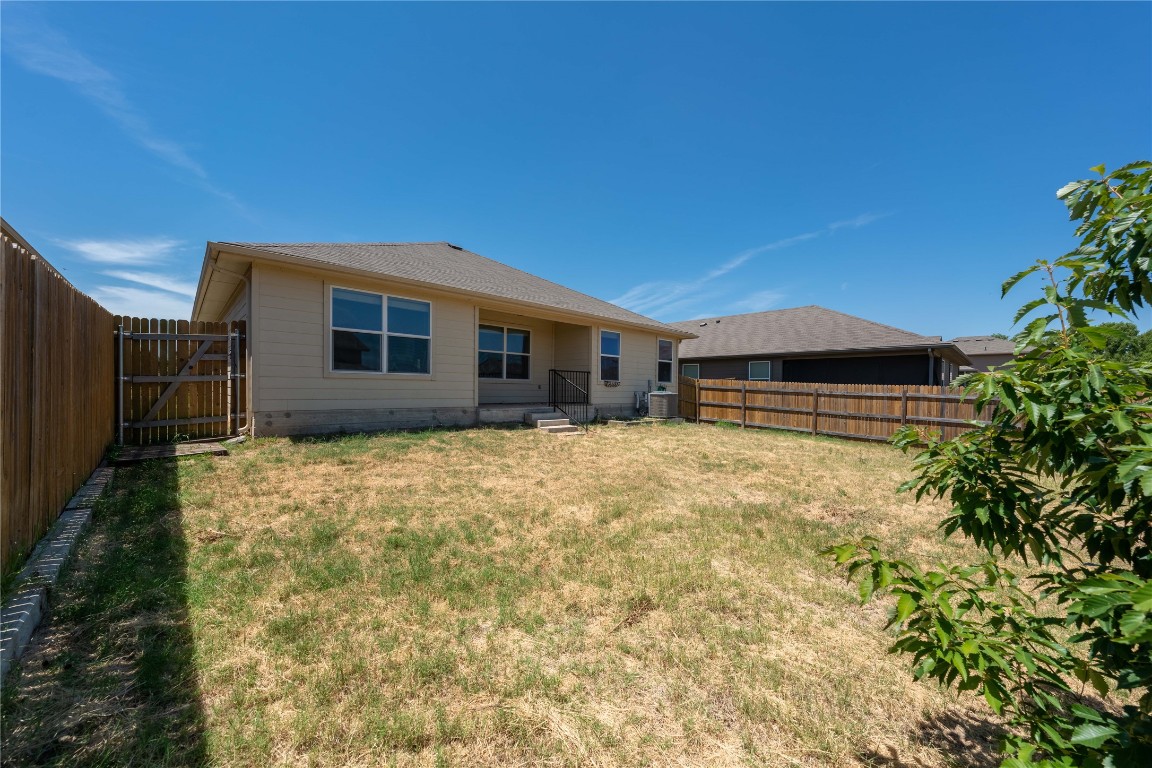 414 Pentire Way Hutto, TX 78634 - Photo 24 of 26 a front view of house with yard