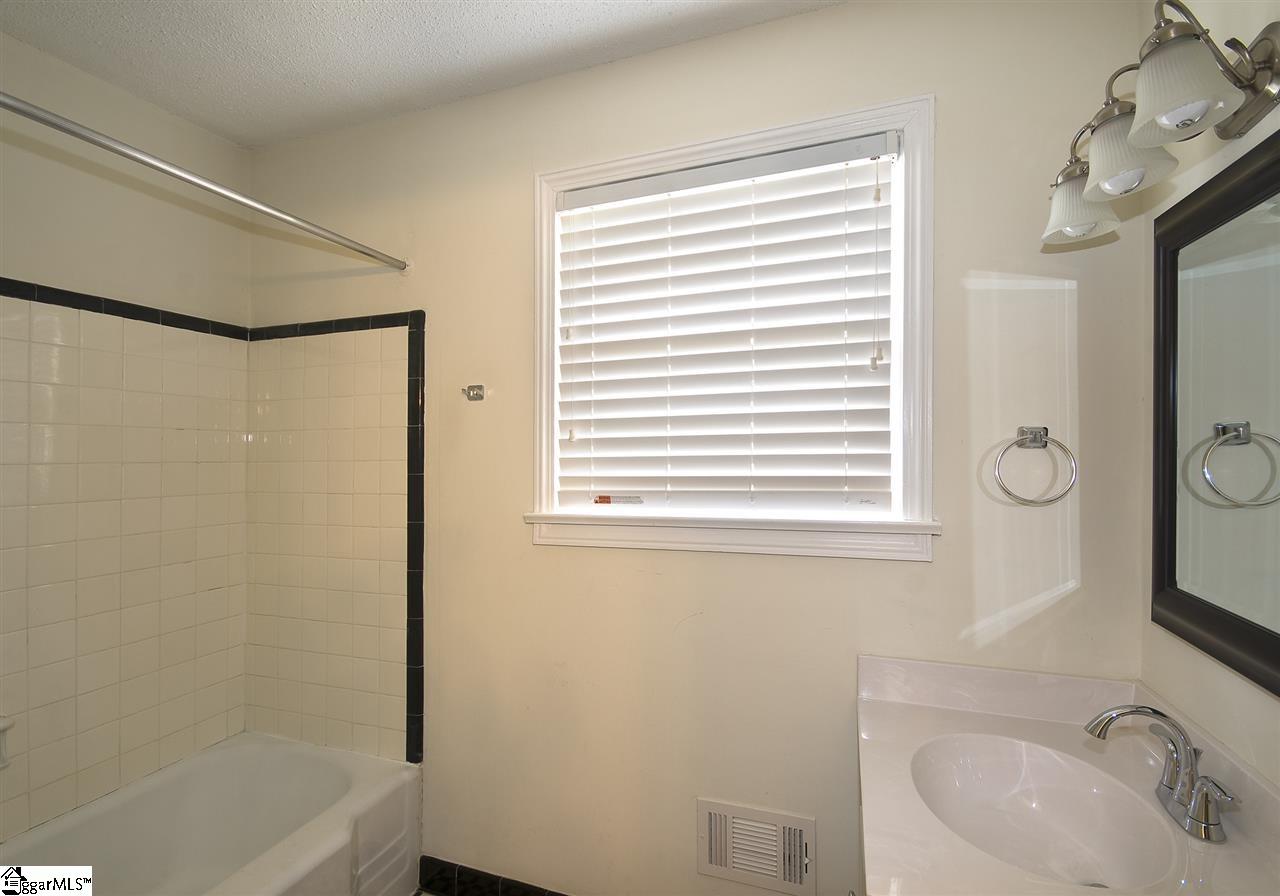 413 East Faris Road Greenville, SC 29605 - Photo 15 of 17 Gallery Image 15