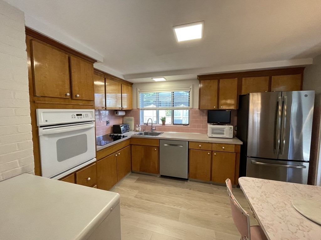 18 Wellesley Road Beverly, MA 01915 - Photo 7 of 36 Gallery Image 7