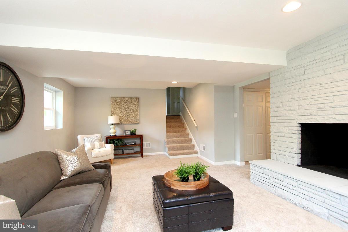 4410 Henderson Road Temple Hills, MD 20748 - Photo 25 of 30 Family Room