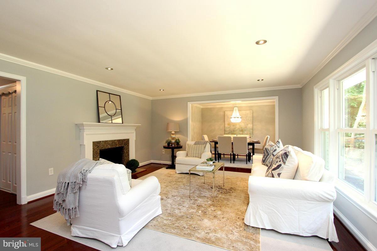 4410 Henderson Road Temple Hills, MD 20748 - Photo 6 of 30 Living Room