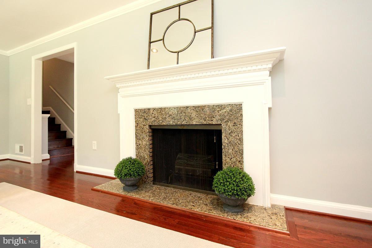 4410 Henderson Road Temple Hills, MD 20748 - Photo 8 of 30 Living Room