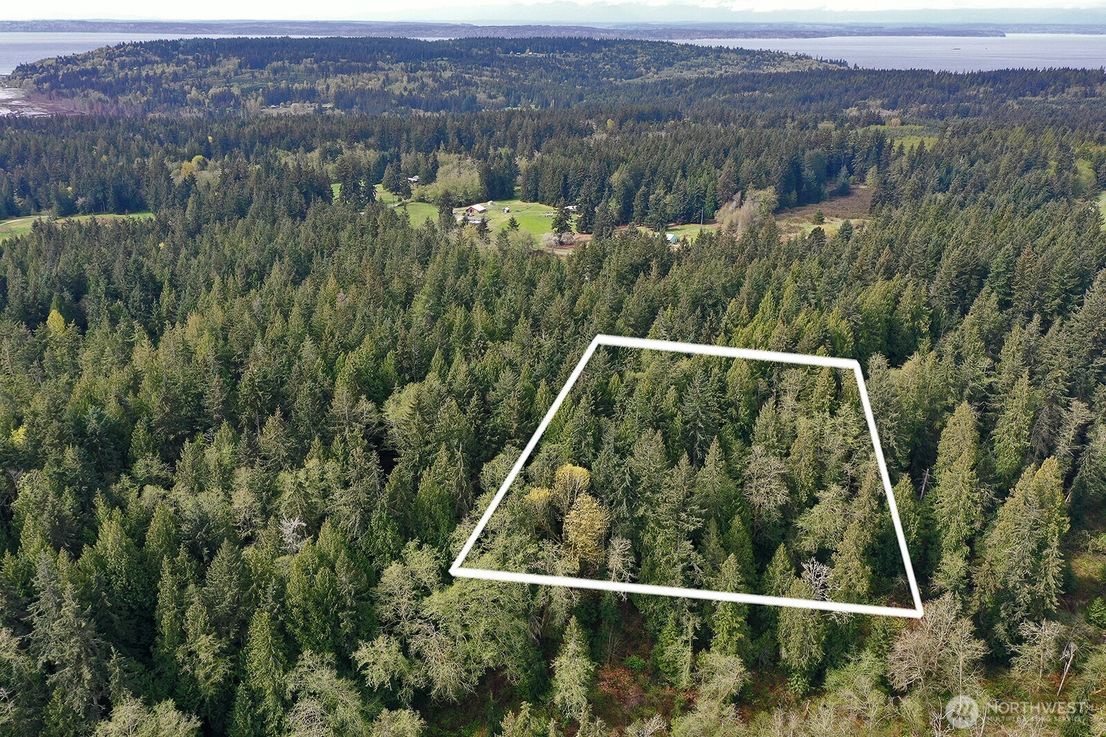 7307 Jewett Road Clinton, WA 98236 - Photo 1 of 31 Gallery Image 1