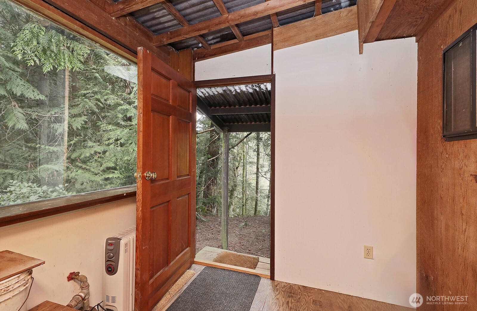 7307 Jewett Road Clinton, WA 98236 - Photo 9 of 31 Gallery Image 9
