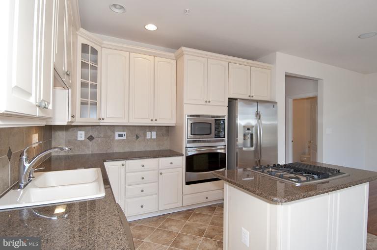 4037 Ranch Road Upper Marlboro, MD 20772 - Photo 10 of 14 Bradbury Kitchen