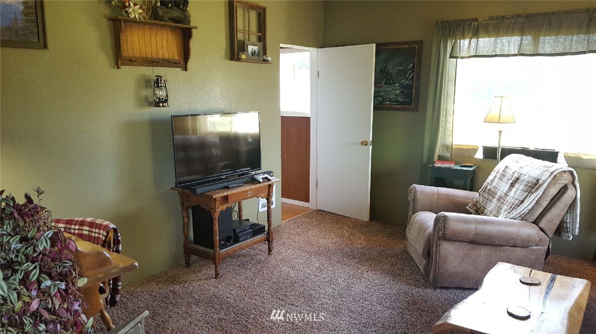 719 Tennessee Road Winlock, WA 98596 - Photo 3 of 19