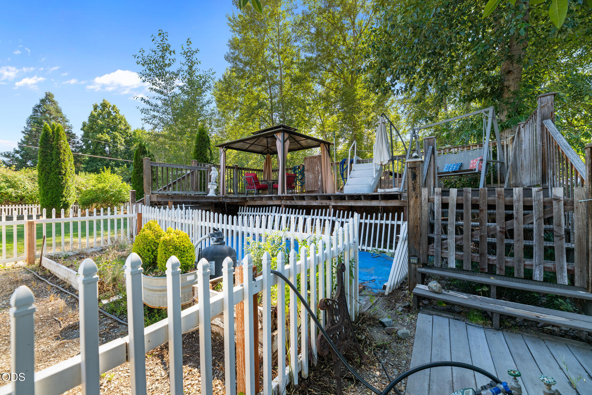 690 Foots Creek Road Gold Hill, OR 97525 - Photo 34 of 45 a view of a deck