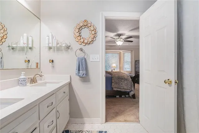a en suite bathroom with a sink and a mirror