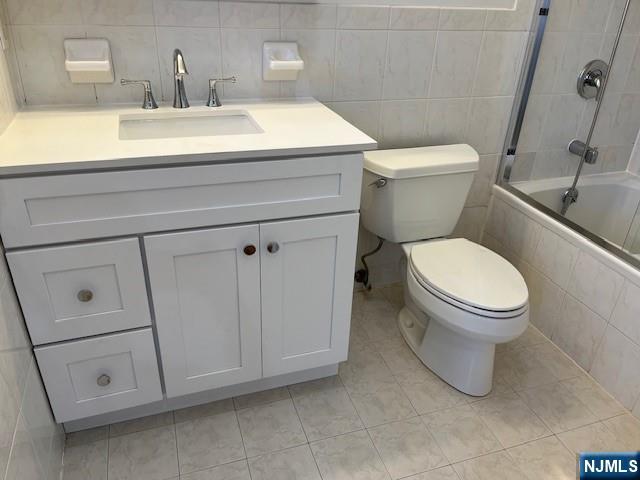 2440 B 3rd Street Fort Lee, NJ 07024 - Photo 14 of 16 a bathroom with a toilet and a sink