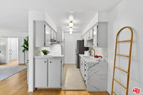 $690,000 | 914 Lincoln Boulevard, Unit 207, Santa Monica, CA 90403