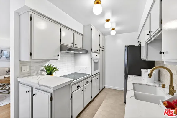 $690,000 | 914 Lincoln Boulevard, Unit 207, Santa Monica, CA 90403