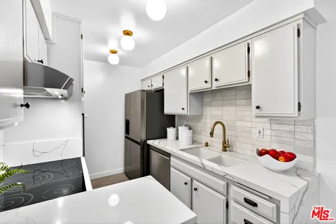 $729,000 | 914 Lincoln Boulevard, Unit 207, Santa Monica, CA 90403