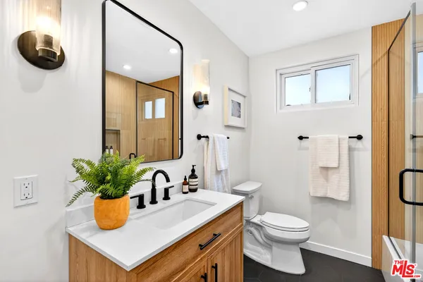 $690,000 | 914 Lincoln Boulevard, Unit 207, Santa Monica, CA 90403