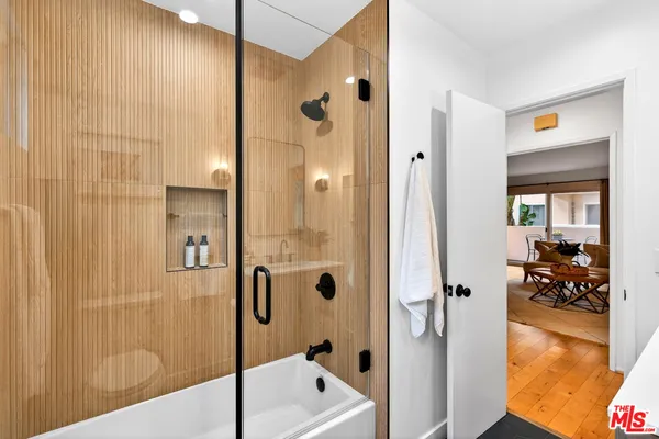$690,000 | 914 Lincoln Boulevard, Unit 207, Santa Monica, CA 90403