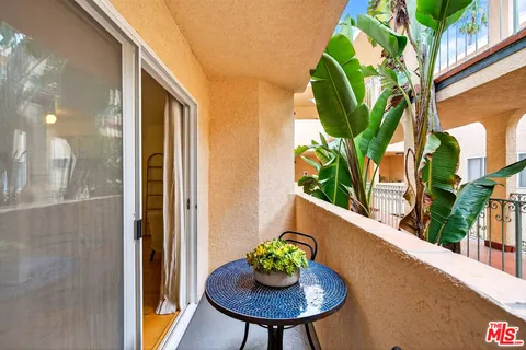 $729,000 | 914 Lincoln Boulevard, Unit 207, Santa Monica, CA 90403