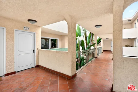 $729,000 | 914 Lincoln Boulevard, Unit 207, Santa Monica, CA 90403