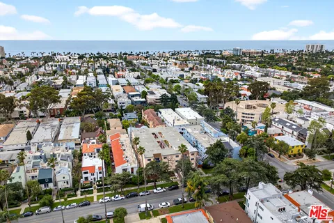 $729,000 | 914 Lincoln Boulevard, Unit 207, Santa Monica, CA 90403