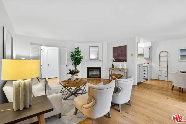 $690,000 | 914 Lincoln Boulevard, Unit 207, Santa Monica, CA 90403