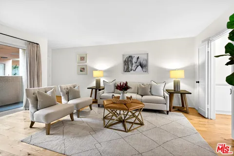 $729,000 | 914 Lincoln Boulevard, Unit 207, Santa Monica, CA 90403