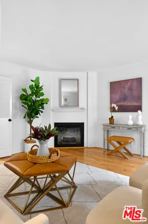 $690,000 | 914 Lincoln Boulevard, Unit 207, Santa Monica, CA 90403