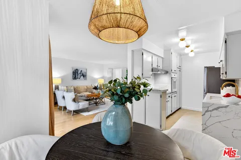 $729,000 | 914 Lincoln Boulevard, Unit 207, Santa Monica, CA 90403