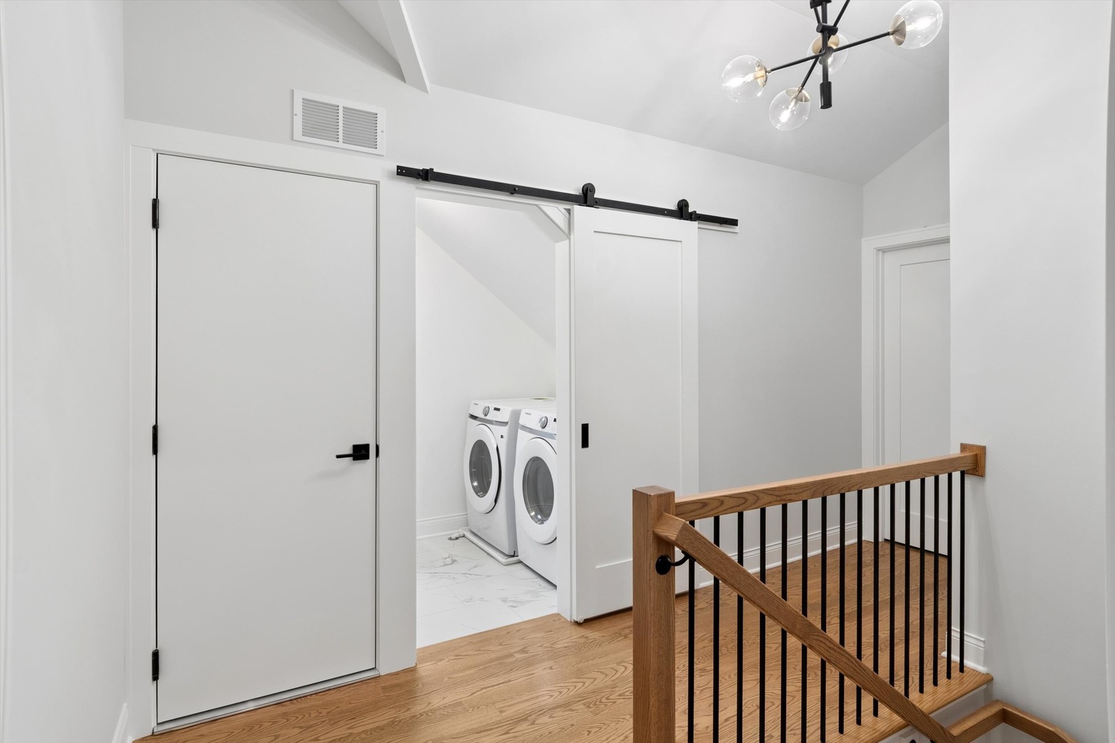 354 Lionel Road Riverside, IL 60546 - Photo 23 of 38 Gallery Image 23