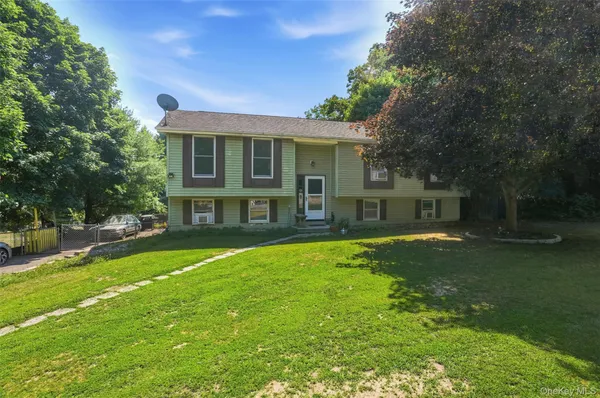 $399,000 | 4 Riverside Drive, Pine Bush, NY 12566